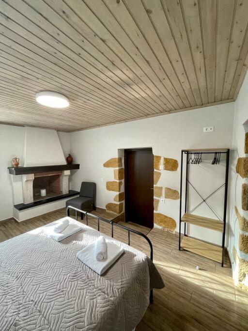 Villa Eftychia Serene Getaway With Hot Tub In A Quiet Location Kíssamos Exterior foto