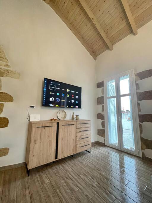 Villa Eftychia Serene Getaway With Hot Tub In A Quiet Location Kíssamos Exterior foto
