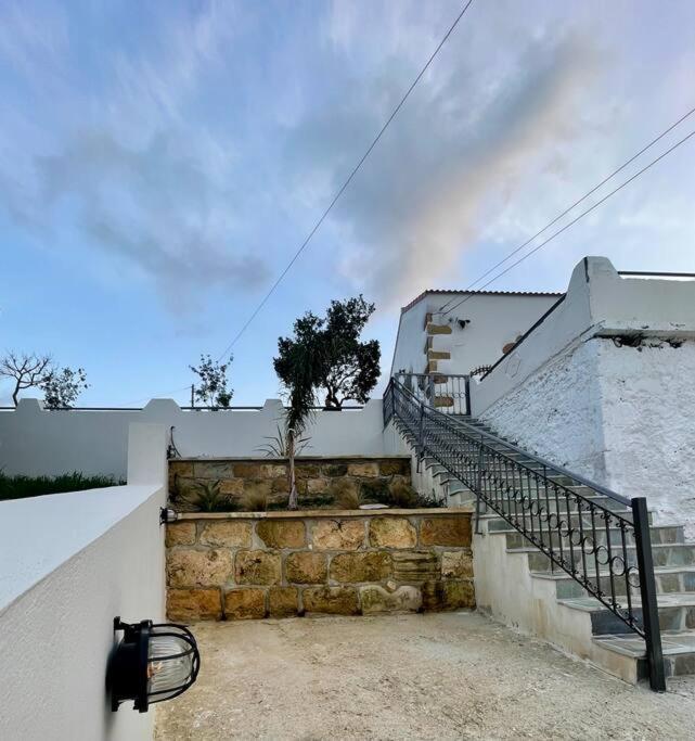 Villa Eftychia Serene Getaway With Hot Tub In A Quiet Location Kíssamos Exterior foto