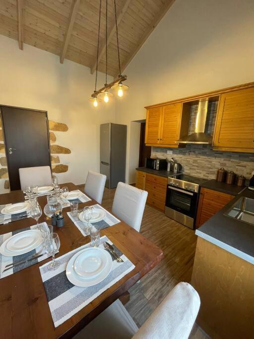Villa Eftychia Serene Getaway With Hot Tub In A Quiet Location Kíssamos Exterior foto